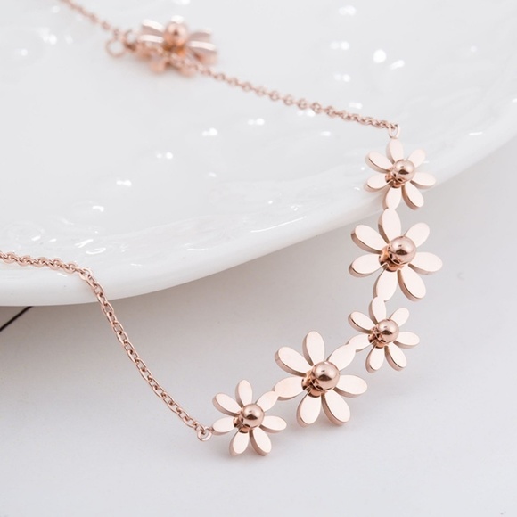 Rose Gold Plated Floral Daisy Chain Necklace - Picture 3 of 5